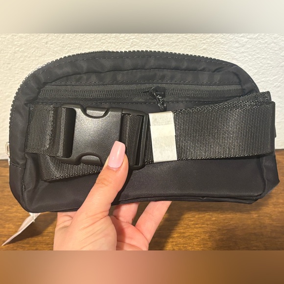 lululemon athletica Black Toiletry Bag - Picture 9 of 9